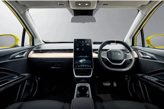 哪吒汽车发布浩智战略 2.0.包括智舱、智驾和三电技术