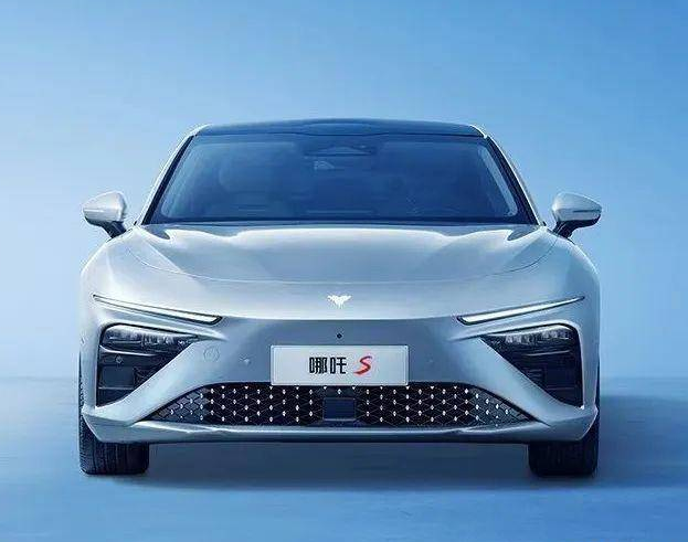 哪吒汽车发布浩智战略 2.0.包括智舱、智驾和三电技术