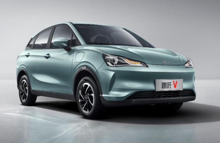 哪吒汽车发布浩智战略 2.0.包括智舱、智驾和三电技术