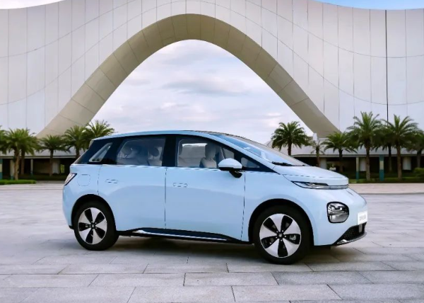 23款宝骏云朵新增四款外观车色 23款宝骏云朵新宣一款内饰新色