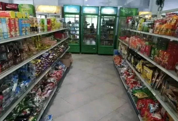 中学小卖部5年租金超900万，交易保证金77100元