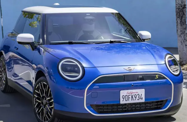 3天后宝马MINI两款新车全球首发,X1同平台打造尺寸加长 3天后宝马MINI两款新车全球首发,X1同平台打造尺寸加长