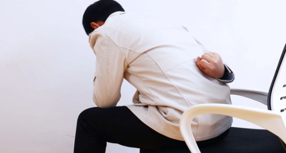 男性更年期主要有几个表现 男性更年期会有腰酸背痛的症状