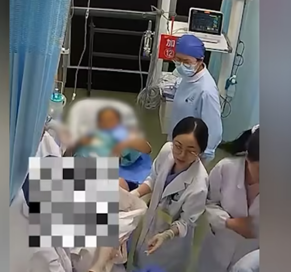女子腹痛不知怀孕医院厕所产女，哺乳期怀上2胎