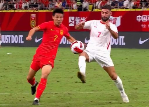 国足0-1输给叙利亚18次射门未进球 武磊谢鹏飞失良机