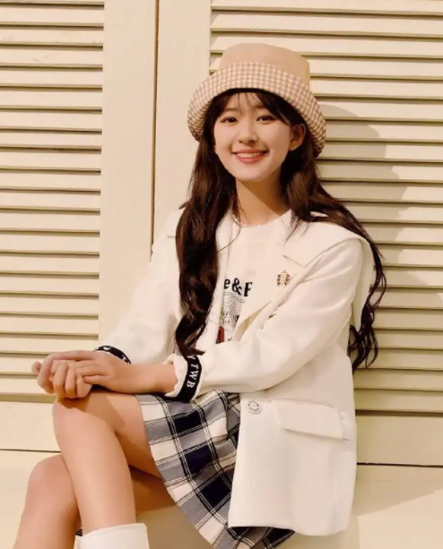 赵露思学院风穿搭解析2025,赵露思重新定义秋冬学院风 赵露思学院风穿搭解析2025,赵露思重新定义秋冬学院风