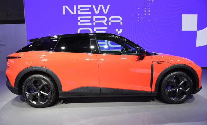 百度旗下首款车发布 汽车机器人“极越01”首批量产车下线 百度旗下首款车发布 汽车机器人“极越01”首批量产车下线