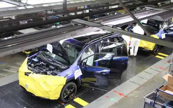 美国汽车业大罢工僵局持续，两家车企解雇超2000名工人