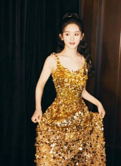 赵丽颖马甲套装秀肌肉 赵丽颖新时尚大片鎏金深V连衣裙穿出英气感