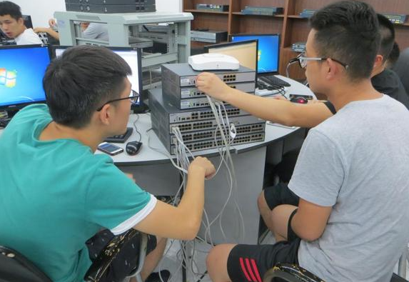 男孩子学计算机好不好 学电脑专业好就业吗