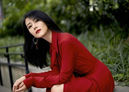 高圆圆温柔系穿搭展现柔美优雅,秋季温柔系穿搭选啥颜色? 高圆圆温柔系穿搭展现柔美优雅,秋季温柔系穿搭选啥颜色?