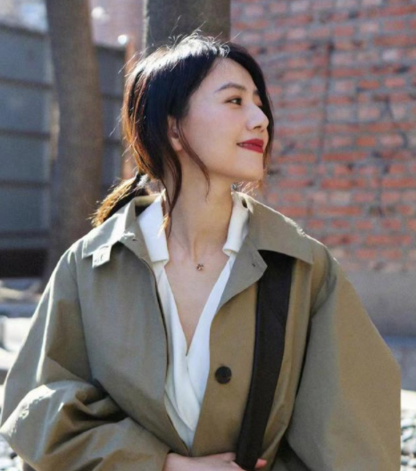 高圆圆温柔系穿搭展现柔美优雅,秋季温柔系穿搭选啥颜色? 高圆圆温柔系穿搭展现柔美优雅,秋季温柔系穿搭选啥颜色?