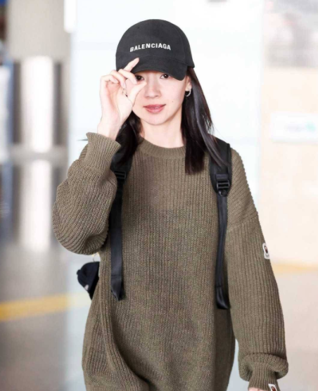 董洁秋冬精致小女人私服穿搭模板(董洁秋冬季穿搭案例2025)