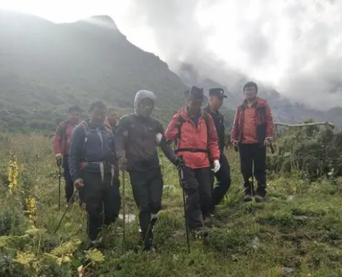 两女子违规穿越终身禁入四姑娘山 秋季适合去四姑娘山旅游吗？