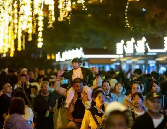 “反向旅游”又出圈，是游客变了吗？