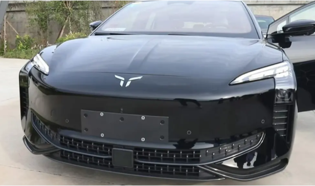 24款红旗E001实车首曝外观如何?红旗首款新能源轿车E001登场 24款红旗E001实车首曝外观如何?红旗首款新能源轿车E001登场