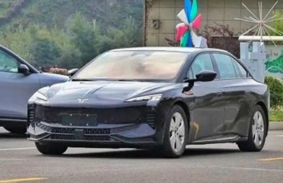 24款红旗E001实车首曝外观如何?红旗首款新能源轿车E001登场 24款红旗E001实车首曝外观如何?红旗首款新能源轿车E001登场