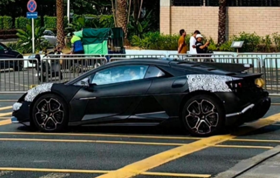 仰望U6最新路试谍照曝光,仰望U6定位大型轿车采用空气悬挂 仰望U6最新路试谍照曝光,仰望U6定位大型轿车采用空气悬挂