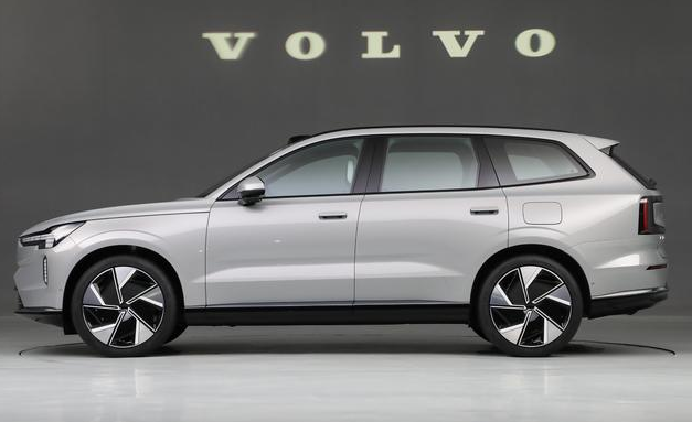 沃尔沃中大型MPV EM90预告图发布 11月12日全球首秀并开启预订