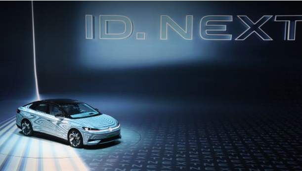 B级纯电轿车吉利银河E8全球首秀 8K大屏+强大平台惊艳亮相