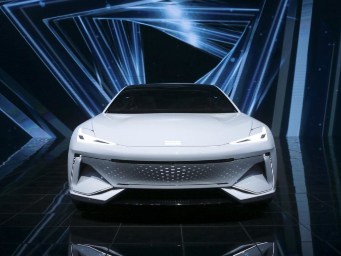 B级纯电轿车吉利银河E8全球首秀 8K大屏+强大平台惊艳亮相