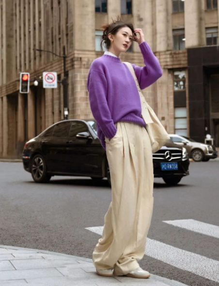 戚薇最新街拍上短下长好时髦(秋冬学戚薇上短下长穿搭法则2025)