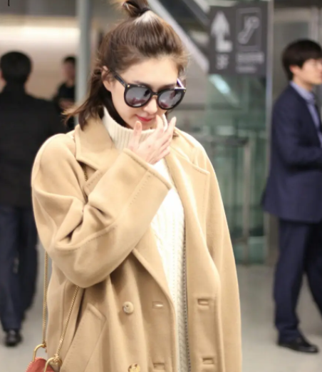 江疏影“毛衣+半裙”显高又显瘦 江疏影秋冬穿搭分析2025 江疏影“毛衣+半裙”显高又显瘦 江疏影秋冬穿搭分析2025