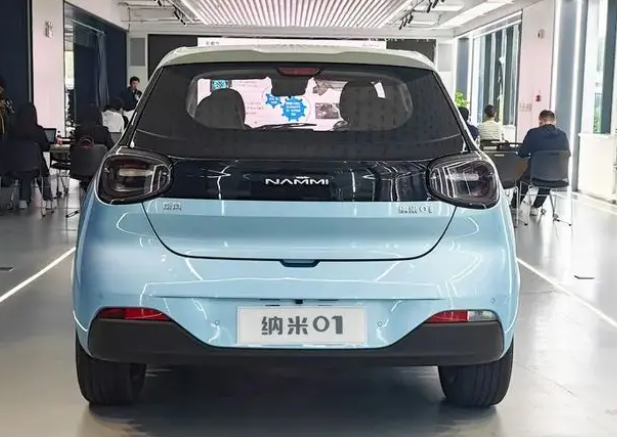 2024东风纳米01内饰官图曝光 配备无边框车门+隐藏式门把手