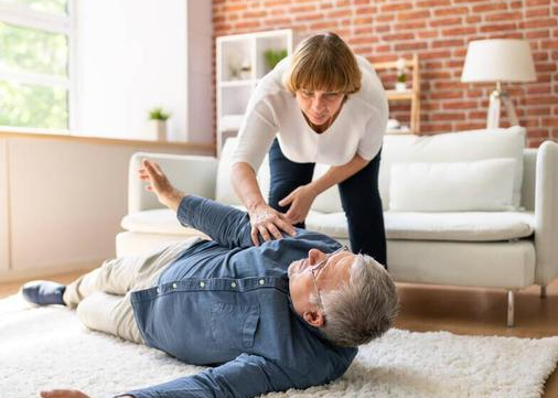 餐后低血压老年人要“慢”动作 老年人如何避免餐后低血压？