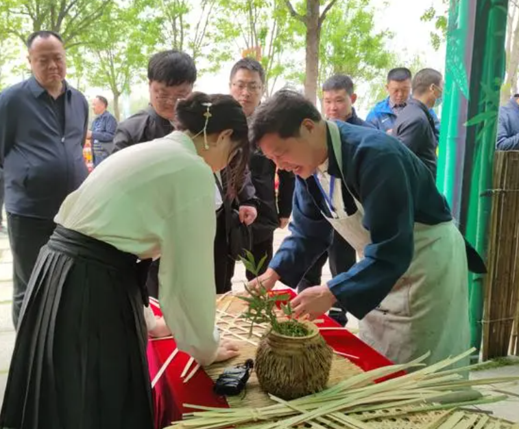 “以竹代塑”三年行动启动 预计2035年竹产业总产值将超1万亿元