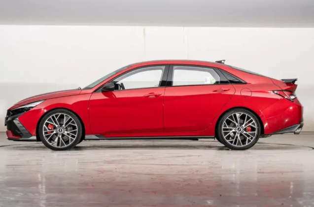 24款伊兰特Elantra N搭载2.0T发动机 24款伊兰特Elantra N配黑色尾翼 24款伊兰特Elantra N搭载2.0T发动机 24款伊兰特Elantra N配黑色尾翼