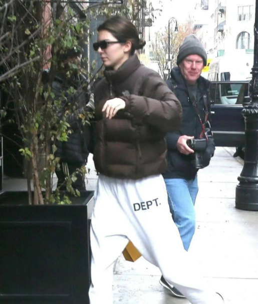 肯豆风帅气美式超短羽绒服适合运动穿吗(肯豆风超短羽绒服秋冬搭配2025) 肯豆风帅气美式超短羽绒服适合运动穿吗(肯豆风超短羽绒服秋冬搭配2025)