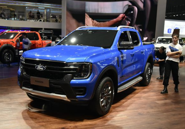 江铃福特福特烈马猛禽开启预售 23款福特烈马猛禽3.0T配置解析