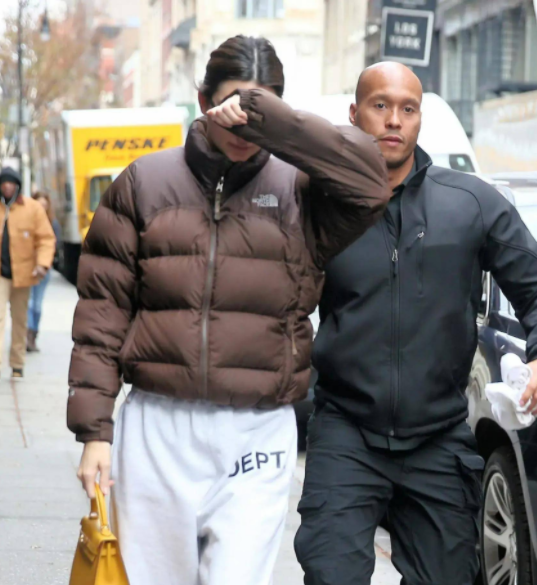 肯豆风帅气美式超短羽绒服适合运动穿吗(肯豆风超短羽绒服秋冬搭配2025) 肯豆风帅气美式超短羽绒服适合运动穿吗(肯豆风超短羽绒服秋冬搭配2025)