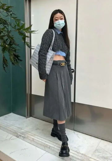 杨紫穿乐福鞋配堆堆袜好少女(秋冬季乐福鞋配堆堆袜好看吗)
