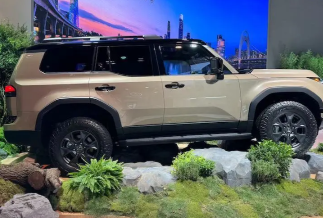 2024雷克萨斯GX广州车展亮相 24款雷克萨斯GX买四座还是六座版?