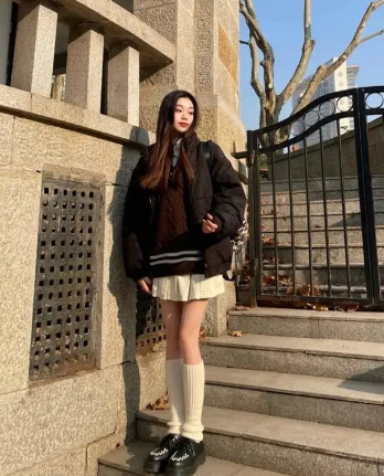 杨紫穿乐福鞋配堆堆袜好少女(秋冬季乐福鞋配堆堆袜好看吗)