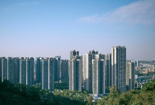 2022年商品房销售额13.3万亿，同比下降26.7%较上年减少4.9万亿