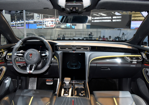 年轻人开一汽红旗H6出门显老气吗?一汽红旗H6溜背造型深受年轻人喜爱