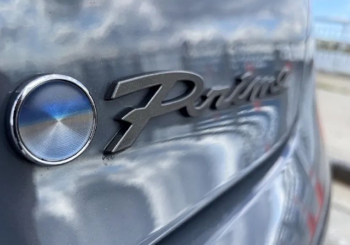 TOYOTA新能源车推出新LOGO 网友：这是垃圾桶图标吗?