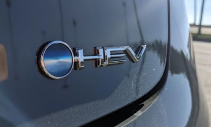 TOYOTA新能源车推出新LOGO 网友：这是垃圾桶图标吗?