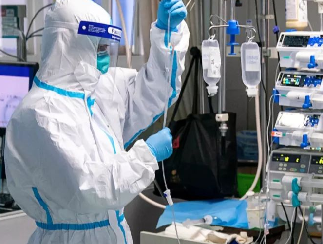 11月新增新冠感染重症病例135例(11月全国新冠疫情病例情况)