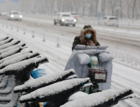 北京真的下雪了 下雪天出行列车被取消该怎么办?