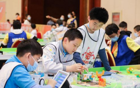 智能时代呼唤面向青少年的智能教育和生态
