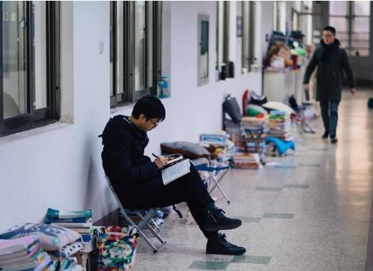 专硕生称房租是学费的3倍(考研上岸的人太多宿舍不够分了) 专硕生称房租是学费的3倍(考研上岸的人太多宿舍不够分了)