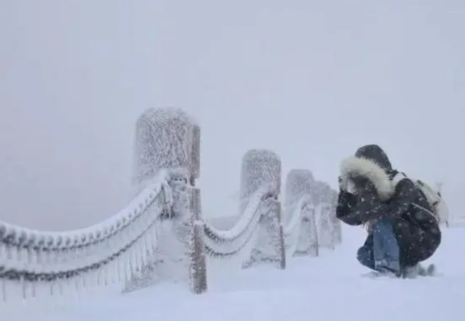 烟台威海遭遇极端性冷流暴雪(烟台威海积雪深度破纪录)