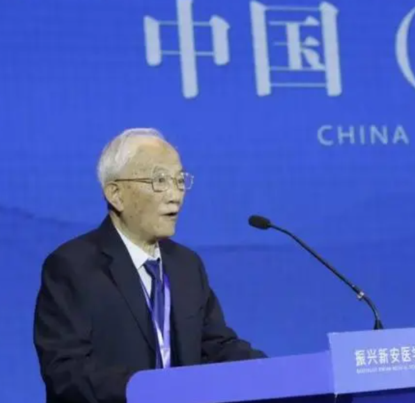 奖学金颁奖仪式上 国医大师徐经世手书寄语后学