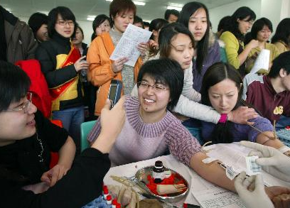 天津大学尼泊尔留学生无偿献血帮助他人