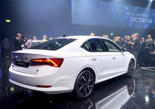 24款斯柯达明锐预告图发布将于2月首发(24款斯柯达明锐主要修改灯组)