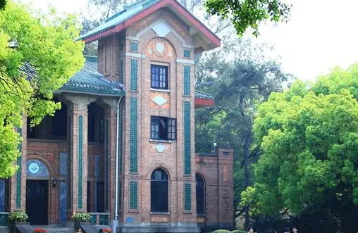 中山大学是211还是985 中山大学是c9吗